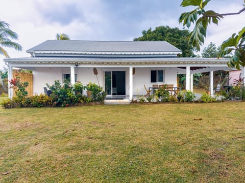 Property building, Day, Garden, Garden view