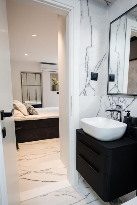 Toilet, Bed, Bedroom