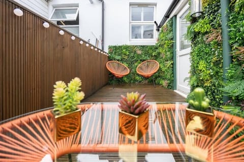 Patio, Balcony/Terrace, Seating area