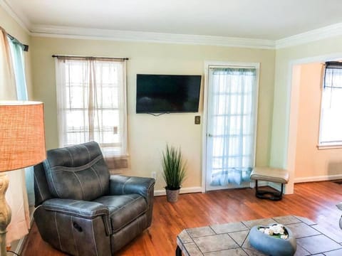 Entire Comfy Home Near ATL airport -Two Bedrooms House in East Point