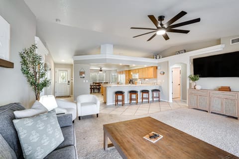 Inviting Home with Lake View 2 Mi to Lake Havasu! Haus in Lake Havasu City