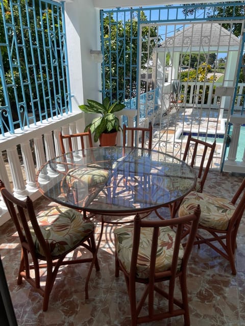 Patio, Dining area