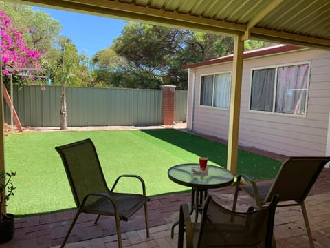 double room share bathroom and kitchen Bed and Breakfast in Canning Vale