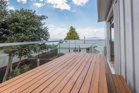 View (from property/room), Balcony/Terrace, Balcony/Terrace, Lake view