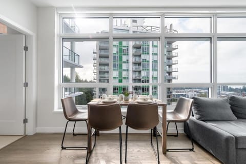 Urban Oasis: Stylish Apartment Retreat at UBC Condo in Richmond