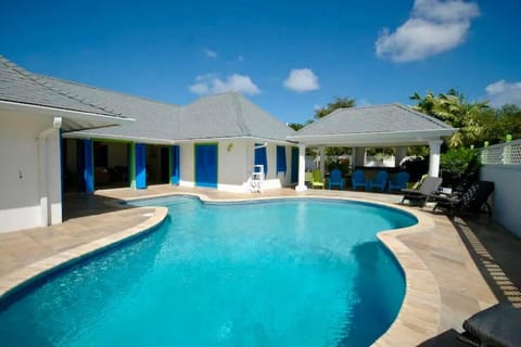 The Heart Villa, Exquisite Pool to Relax & Unwind Villa in Western Tobago
