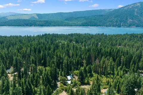 Hot Tub & Adventures in mountains of Cle Elum House in Cle Elum Lake
