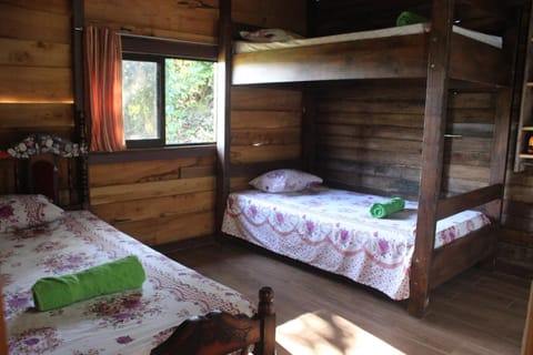 Bed, Photo of the whole room, Bedroom, bunk bed, towels