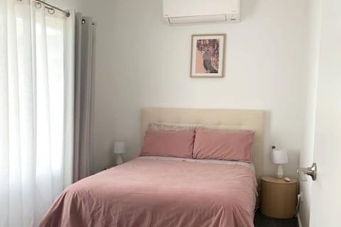 Bedroom, air conditioner