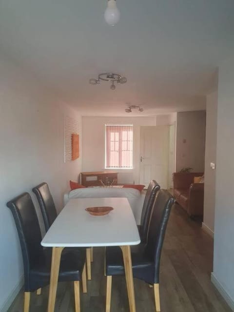 3 Bedroom home for contractors and Commuters ONLY Apartment in Bassetlaw District