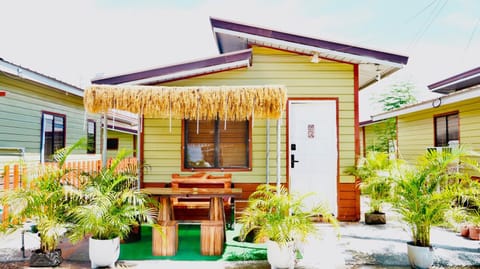 S&E-1 Tiny Guest House - Olango Island Bed and Breakfast in Lapu-Lapu City