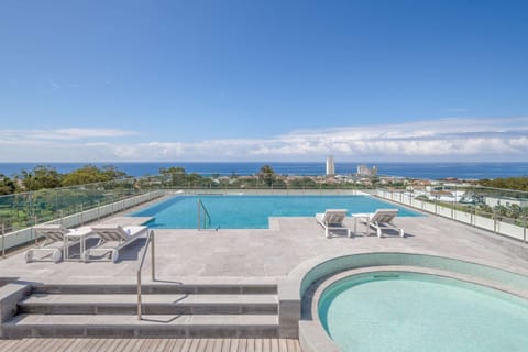 Pool view, Sea view, Swimming pool, sunbed