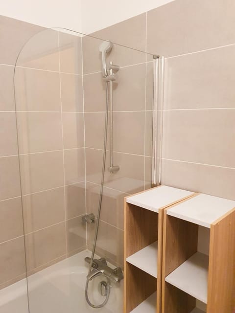 Shower, Bathroom, storage