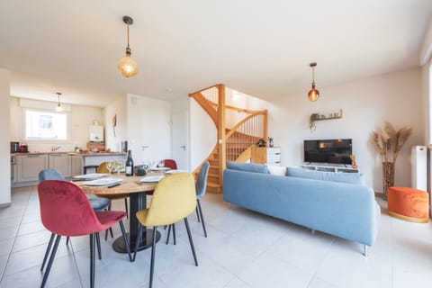 TV and multimedia, Living room, Dining area