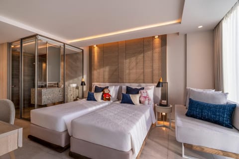 Bed, Seating area, Bedroom