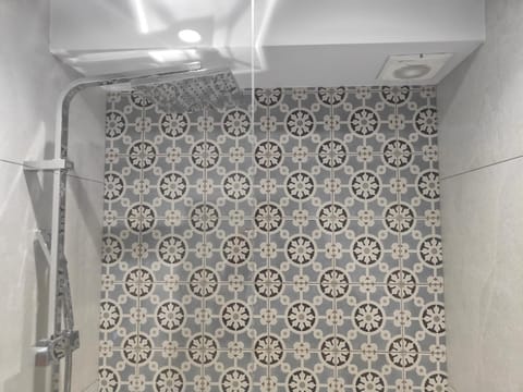 Shower, Bathroom, Decorative detail