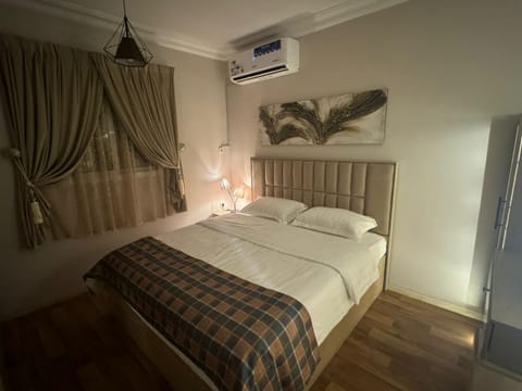 Bed, Photo of the whole room, Bedroom, air conditioner