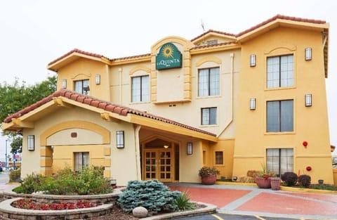 Chicago O'Hare Airport Hotel in Elk Grove Village