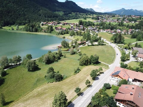 Nearby landmark, Day, Neighbourhood, Natural landscape, Bird's eye view, Lake view, Mountain view