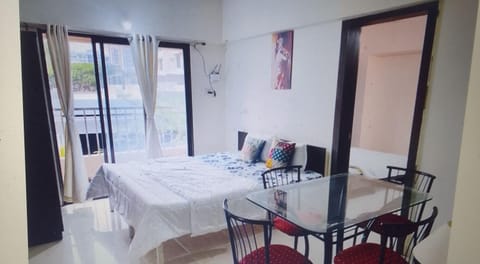 2 BHK flat with Kitchen and Free Wi Fi Kharadi,Pune Apartment in Pune