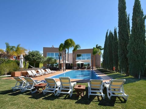 Special Vilamoura Villa - 6 Bedrooms - Villa Lagoon - Private Pool with Great Golf Course Views - Algarve Villa in Olhos de Água