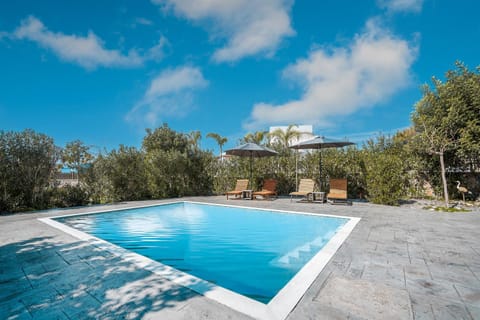 Day, Pool view, Swimming pool, sunbed