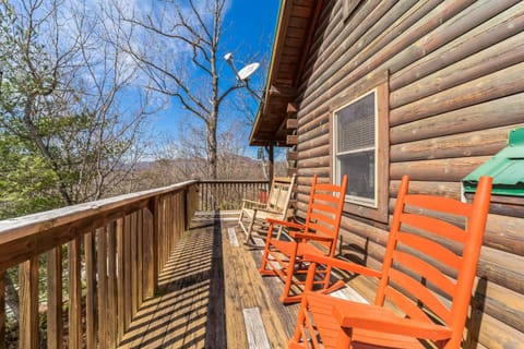 Brand New to VRBO - Cabin- Mirror lake access-Riverbend at Lake Lure cabin House in Lake Lure