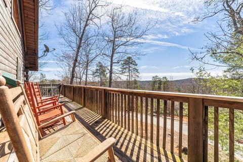 Brand New to VRBO - Cabin- Mirror lake access-Riverbend at Lake Lure cabin House in Lake Lure
