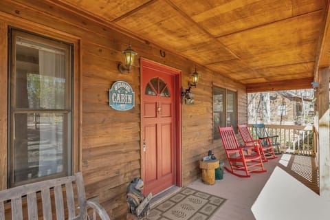 A Cozy 2BR Log Cabin Getaway-Mirror Lake-Fireplace cabin House in Lake Lure