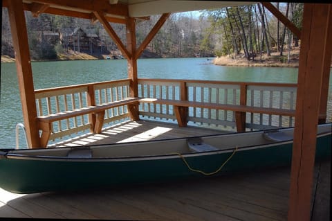 Lake Lure Retreat - A Beautiful Lakefront Lodge on Mirror Lake-Waterfront-Newly Expanded Deck lodge Albergue natural in Lake Lure