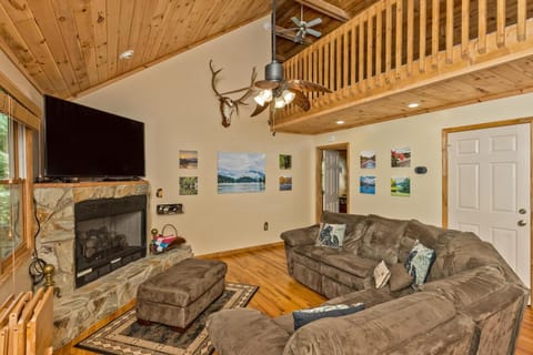 Luxury and Comfort in Lake Lure-Hot Tub-Fire pit cabin House in Lake Lure