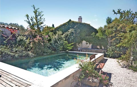 Amazing Home In Velleron With Outdoor Swimming Pool Maison in Le Thor