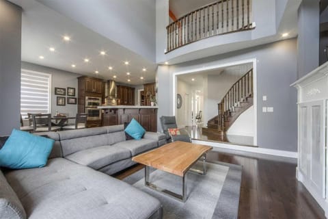 Elegance: Luxurious Stay in the Heart of Community House in Vaughan