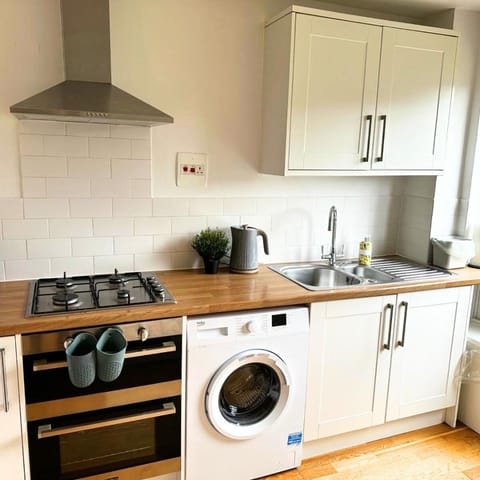 Newly refurbished 2 bed in Thame Apartment in South Oxfordshire District