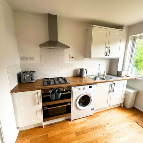 Newly refurbished 2 bed in Thame Apartment in South Oxfordshire District