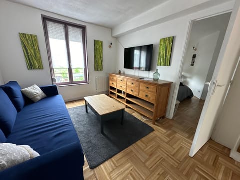 Spacieux appart 5 mins de valenciennes et garage Apartment in Valenciennes