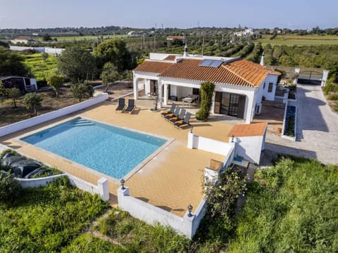 Secluded Carvoeiro Villa - 3 Bedrooms - Villa Urzais - Modern Interiors - Private Setting Villa in Lagoa