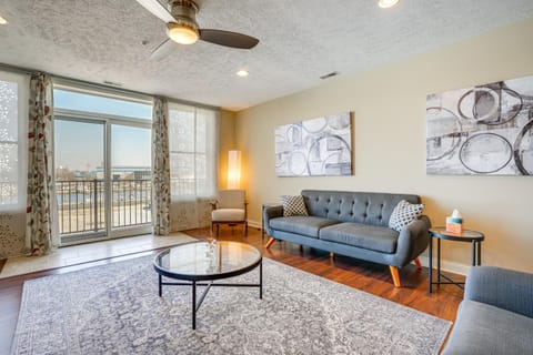 Downtown St Joseph Condo with Balcony and Harbor View Apartamento in St Joseph