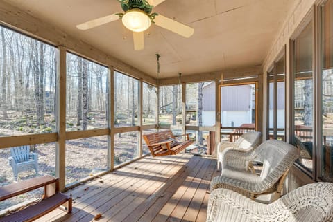 Pocono Lake Home with Screened Porch Less Than 1 Mi to Beach House in Coolbaugh Township