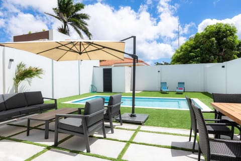 CM01A - Private Villa with pool - 5min from Eagle Beach - 3BR house House in Oranjestad