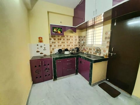 Entire 3bhk centrally located in Kukatpally Y Jn. Apartment in Hyderabad