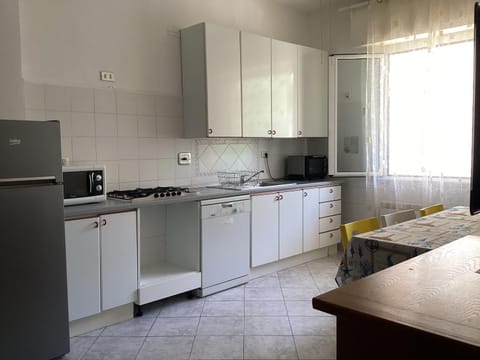 Kitchen or kitchenette, dishwasher, minibar, pet friendly, stove