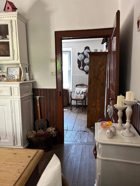 Kitchen or kitchenette, Seating area