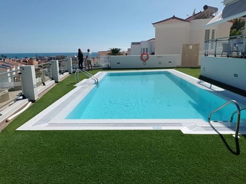 Pool view, Sea view, Swimming pool, sunbed