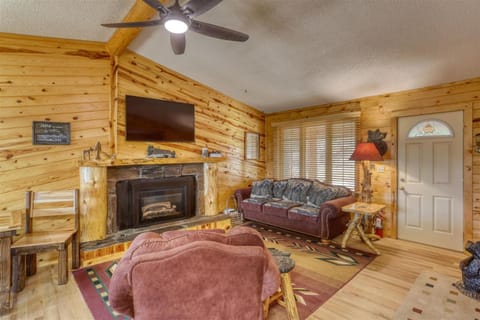 Pineview Cabin - Hot Tub House in North Lawrence