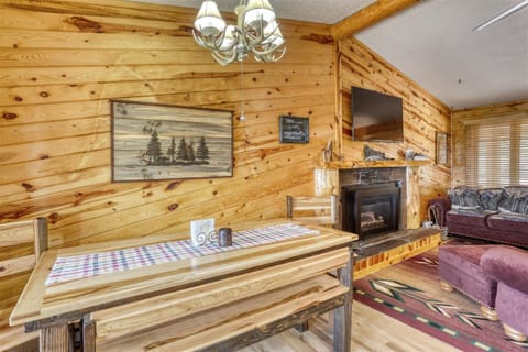 Pineview Cabin - Hot Tub House in North Lawrence