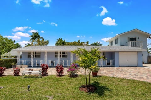 Secluded Family Serenity on Canal with 2 Bikes and Beach Chairs House in East Naples