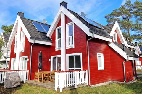 Property building, Garden, Balcony/Terrace