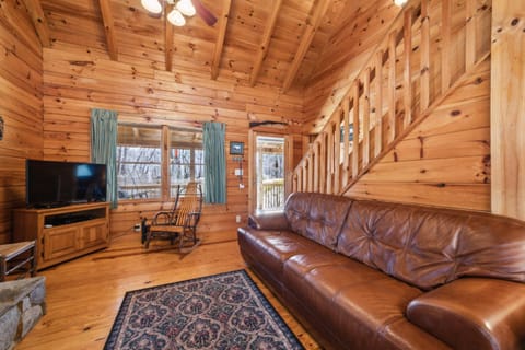 Beautiful Log Cabin In the Lake Lure- close to Mirror Lake - WiFi cabin House in Lake Lure