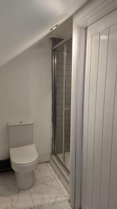 3 Bedroom, 3 Bathroom, Modern Apartment, Leicester Apartment in Leicester